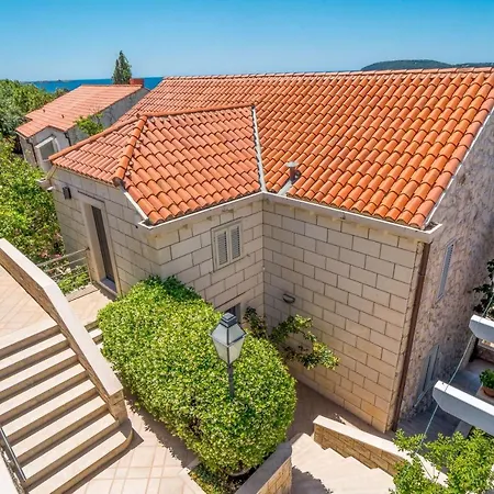 Beautiful Monarch 1 & Monarch 2 Villa *